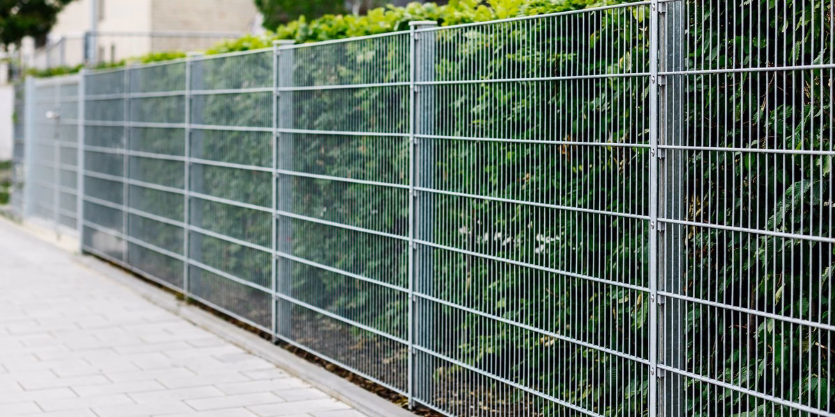 Jak obliczyć wartość ogrodzenia do podatku od nieruchomości?